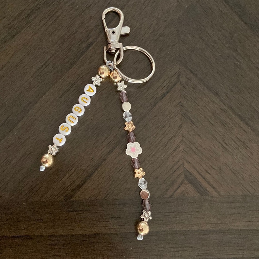 🤍August Keychain🤍